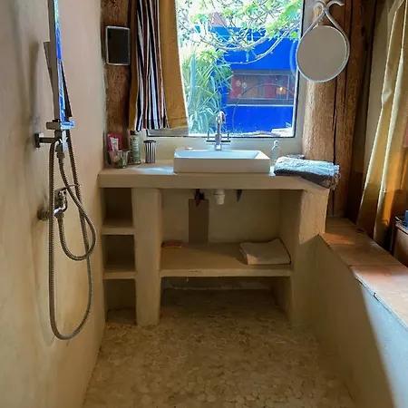 Maison Dans Jardin Сasa de vacaciones Villeseque-des-Corbieres