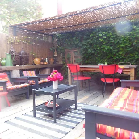 Maison Dans Jardin *
