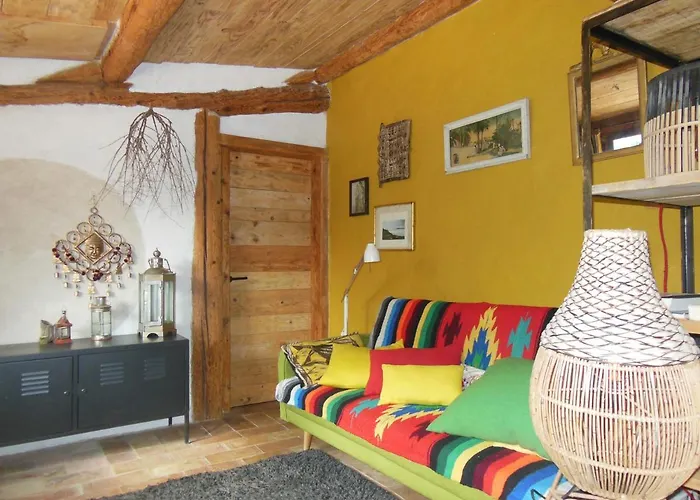 Maison Dans Jardin